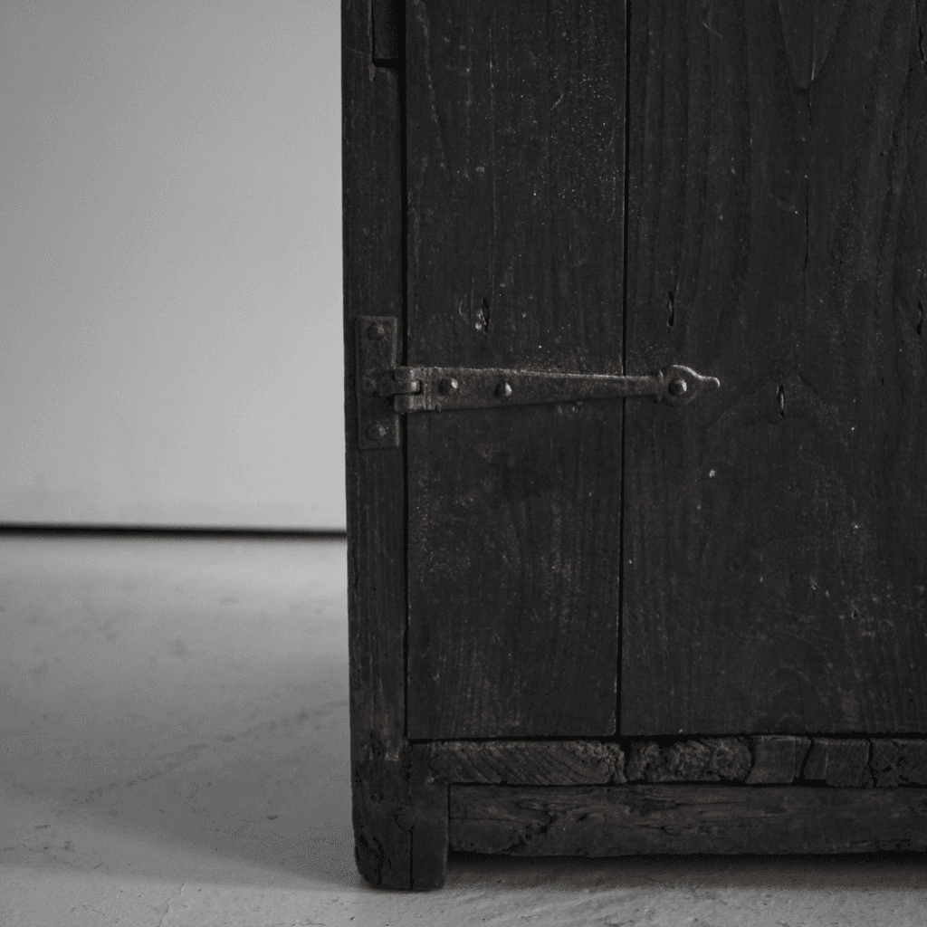 XXL 17th C. Portuguese Mountain Cupboard In Blackened Chestnut