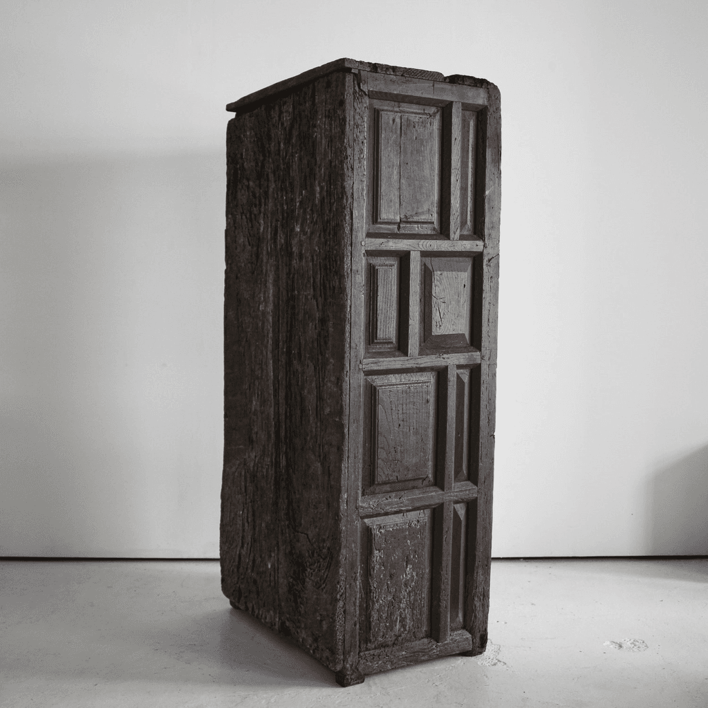 XXL 17th C. Portuguese Mountain Cupboard In Blackened Chestnut
