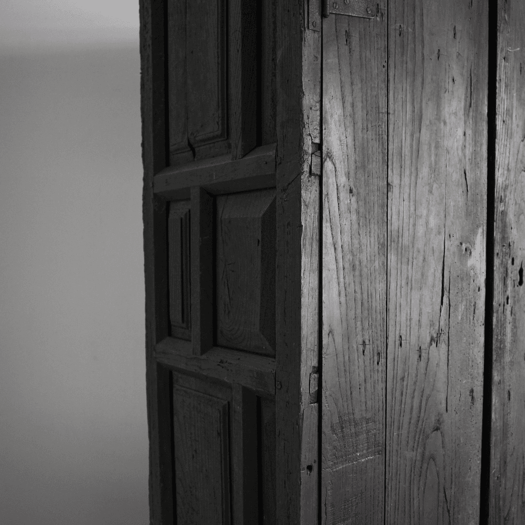 XXL 17th C. Portuguese Mountain Cupboard In Blackened Chestnut